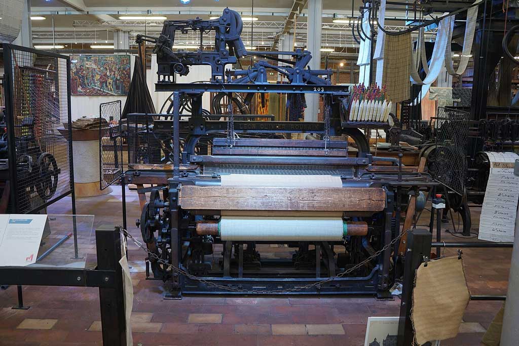 A Léon Olivier loom from 1910 is one of many example of industrial textile machinery on display at La Manufacture in Roubaix. (Photo: Pierre André Leclercq [CC BY-SA 4.0])