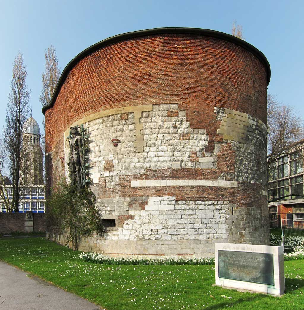 The Noble Tour is the last remaining portion of Lille’s 15th-century medieval fortifications. (Photo: Velvet [CC BY-SA 3.0])