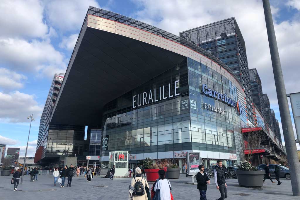 The Westfield Euralille shopping centre is the most lively part of the Euralille district. You’ll most likely walk through here if you arrive at Gare Lille Europe. (Photo: Rover Media)