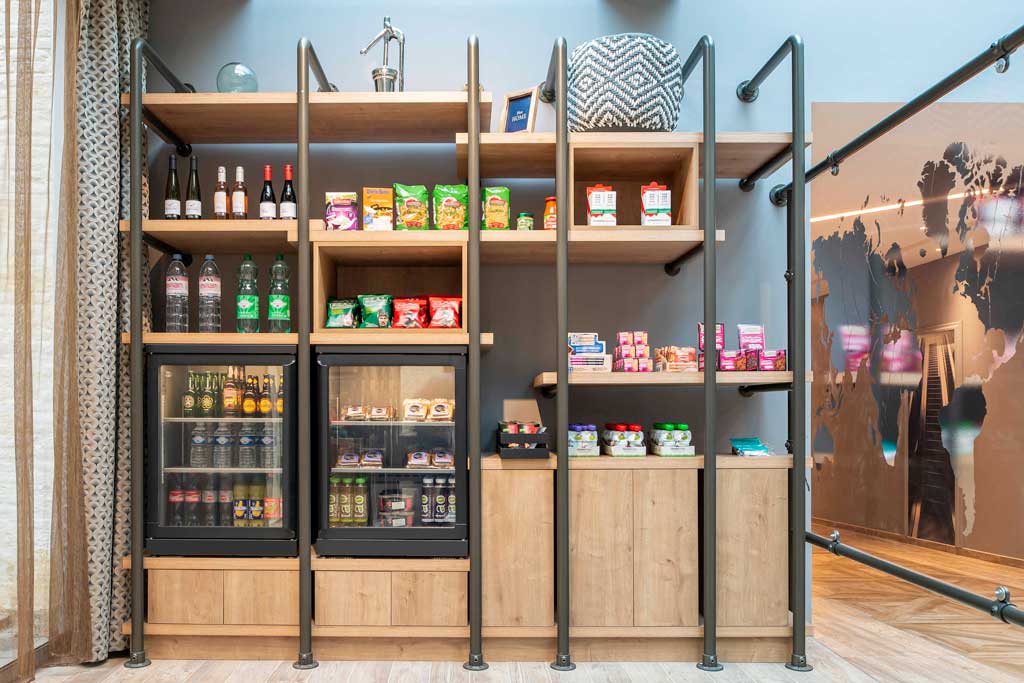 There is a small self-service shop in the hotel’s lounge area. (Photo: ALL – Accor Live Limitless)